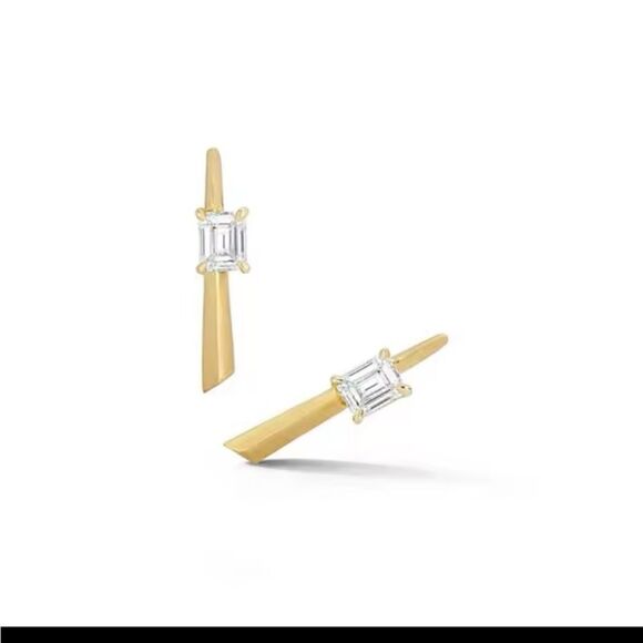 Elegant Gold and crystal bar stud Earrings - Picture 1 of 1